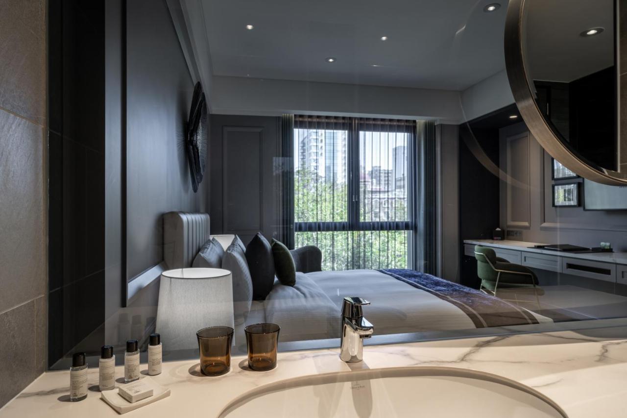 Park Lees Hotel Kaohsiung Exterior photo A guest room at the hotel