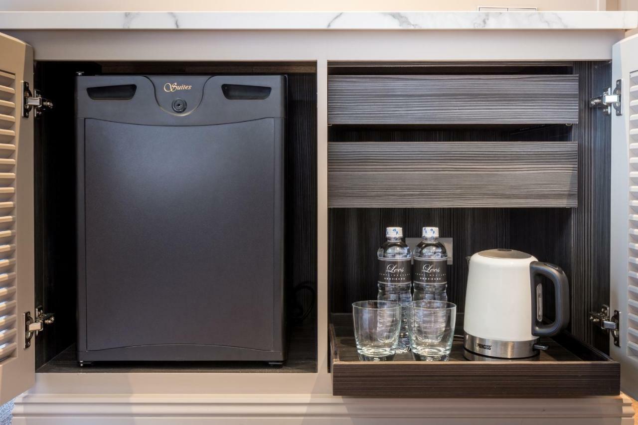Park Lees Hotel Kaohsiung Exterior photo A mini-bar in a hotel room
