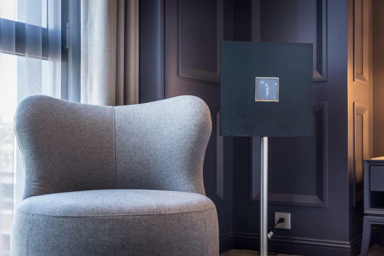 Park Lees Hotel Kaohsiung Exterior photo The Smart Mirror